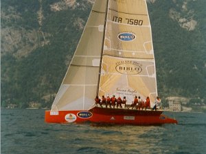 1997-09 Cento Miglia del Garda Siamo invitati dai Carbonelli sul lago e andiamo a vedere la partenza della Cento Miglia sul barchino di alluminio di...