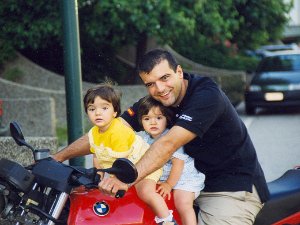 1999-06 San Felice Giugno sul terrazzo con la piscinetta e primi giri in moto