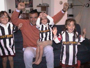 2002-05 W Juve La Lazio ferma l'Inter...e la Juve vince un inaspettato 27° scudetto... Siamo a casa e si festeggia.