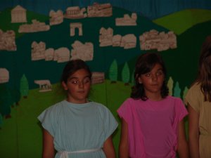 2008-05 Recite Gloriosa recita sui romani alla scuola elementare (vedere filmino) e di fine anno all'asilo….e per la festa della mamma...