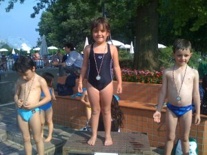 2008-06 Gara nuoto Premiazioni al Malaspina per le gare di nuoto di fine corso: il podio e' nostro