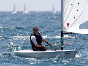 2011-07 Laser Master Follonica Fabio partecipa agli Italiani Laser. 4 vallette (Silvia e' ad Andalo) portano la barca a Follonica e fanno assistenza a...