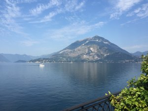 2015-07 Anniversario 22 Varenna Per l'anniversario, pochi giorni prima di partire per Singapore, Fabio prenota la stessa stanza all'Hotel du Lac dove...