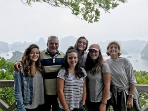 2017-01 Vietnam Laura organizza un'altra vacanza bellissima e super varia. Cominciamo da Hanoi, poi Halong bay in barca, poi Hue e Ho...