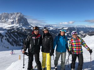 2018-02 CNY in Italia Come l'anno scorso per il capodanno cinese si va a sciare in valgardena. Quest'anno Claudia ha il break che coincide,...