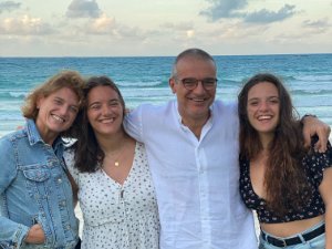 2020-01 Bintan Dopo un avvio brusco con GMC a Washington, Fabio torna a Singapore e si fa week end con Mamma, Paola e Flavia (e Summer)...