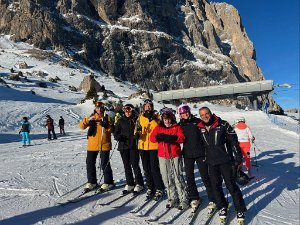 2022-01 Selva Valgardena Dopo 6 anni, finalmente tutti insieme a sciare. Siamo in un hotel sulle piste a Selva in Valgardena, in mezzo al...