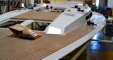 19_fake-teak-amel-yachts