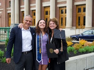 2024-05 Graduation Flavia Finalmente la prima Graduation di persona... per l'ultima figlia. Siamo tutti a Boston a celebrare Flavia che si laurea...
